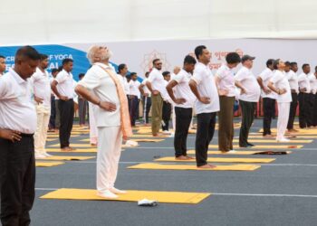 ​’30-കളേക്കാൾ ഊർജ്ജസ്വലത ഉണ്ടാവേണ്ടത് 50-കളിൽ, അതിനാണ് യോഗ സഹായിക്കുന്നത്’ ; അന്താരാഷ്ട്ര യോഗാ ദിനാചരണത്തിന് നേതൃത്വം നൽകി പ്രധാനമന്ത്രി മോദി