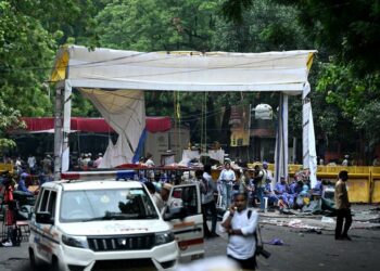 കൊണാട്ട് പ്ലേസിലെ ഓഫീസുകളും കടകളും ഇന്ന് വൈകുന്നേരം 6.30 ന് മുമ്പ് അടയ്ക്കാൻ നിർദേശം ; നടപടി സിജെപി പ്രക്ഷോഭത്തിലെ സംഘർഷ സാധ്യത കണക്കിലെടുത്ത്