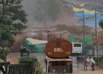 വയനാട്ടിൽ വീണ്ടും ദുരന്തഭീതി; കല്ലാടിയിൽ തുരങ്കപാത നിർമാണ കവാടത്തിൽ വൻ ഉരുൾപൊട്ടൽ; 18 ഓളം തൊഴിലാളികൾ മണ്ണടിയിൽ കുടുങ്ങിയതായി സംശയം, രക്ഷാപ്രവർത്തനം