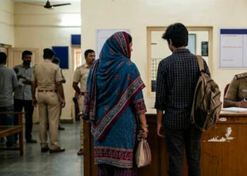പൗരത്വം മറച്ചുവെച്ച് റേഷൻ കാർഡും വോട്ടർ ഐഡിയും ഒപ്പിച്ചു; കർണാടകയിൽ പാകിസ്താൻ സ്വദേശികളായ അമ്മയും മകനും പിടിയിൽ