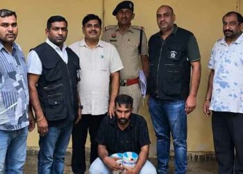 ‘ആകാശത്ത് നിന്ന് ലഹരിയുടെ അഗാധതയിലേക്ക്’: 35 ലക്ഷത്തിന്റെ എംഡിഎംഎയുമായി മലയാളി വിമാന പൈലറ്റ് ഗുരുഗ്രാമിൽ പിടിയിൽ!