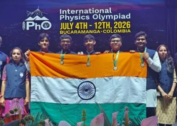 ചൈനയെയും റഷ്യയെയും തറപറ്റിച്ച് ഇന്ത്യക്ക് ഒന്നാം സ്ഥാനം; അന്താരാഷ്ട്ര ഫിസിക്‌സ് ഒളിമ്പ്യാഡിൽ അഞ്ച് സ്വർണ്ണവുമായി ചരിത്രനേട്ടം കൊയ്ത് ഇന്ത്യൻ പ്രതിഭകൾ!