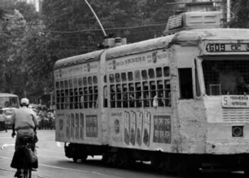 ‘പഴയ പ്രതാപത്തിലേക്ക് കൊൽക്കത്തയുടെ സ്വന്തം ട്രാം’; തിരിച്ചുപിടിക്കാൻ ബിജെപി സർക്കാർ, വിദേശ മോഡൽ എസി കോച്ചുകളുമായി വൻ തിരിച്ചുവരവ്!