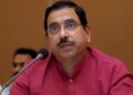 പ്രഹ്ലാദ് ജോഷി ഇടക്കാല വിദ്യാഭ്യാസ മന്ത്രി ; ധർമേന്ദ്ര പ്രധാന്റെ രാജി രാഷ്ട്രപതി അംഗീകരിച്ചു