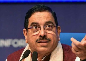 വിദേശശക്തികളുടെ അജണ്ട തകർക്കാൻ ഉറച്ച് കേന്ദ്രം;വിദ്യാഭ്യാസ മന്ത്രാലയം ഏറ്റെടുത്ത് പ്രൽഹാദ് ജോഷി!