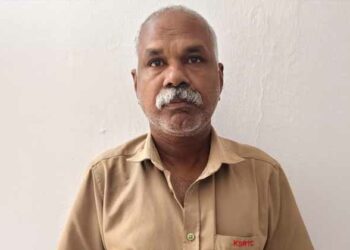 കെഎസ്ആർടിസി ബസ്സിൽ യാത്രക്കാരിക്ക് നേരെ ലൈംഗികാതിക്രമം; കായംകുളം ഡിപ്പോയിലെ ഡ്രൈവർ ഓടിച്ചിട്ട് പിടിച്ചു!
