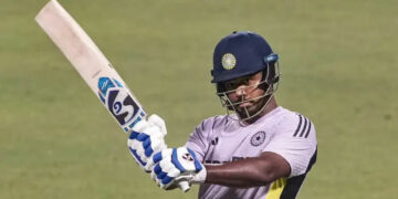 സഞ്ജുവിനെ മാറ്റിയത് കടുത്ത തന്ത്രപരമായ പിഴവ്, പഴയ തെറ്റ് ഇന്ത്യ വീണ്ടും ആവർത്തിക്കുന്നു; മാനേജ്‌മെന്റിനെതിരെ ആഞ്ഞടിച്ച് മുഹമ്മദ് കൈഫ്
