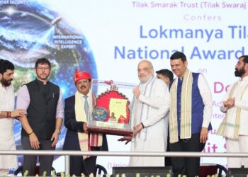 ‘അജിത് ഡോവലിന്റെ പേര് ഇന്ത്യൻ ചരിത്രത്തിന്റെ സുവർണ്ണ താളുകളിൽ’ ; ഡോവലിന് ലോകമാന്യ തിലക് പുരസ്കാരം സമ്മാനിച്ച് അമിത് ഷാ