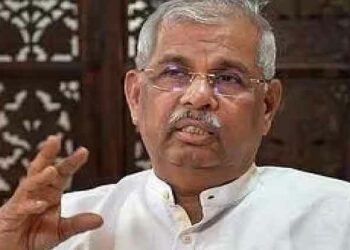 പിഎസ്‌സി നിയമന തട്ടിപ്പ്, അസാധാരണ നീക്കവുമായി രാജ്ഭവൻ; സെക്രട്ടറിയെ നേരിട്ട് വിളിപ്പിച്ച് ഗവർണർ, ചെയർമാനെതിരെ നടപടിക്ക് നിയമോപദേശം തേടി
