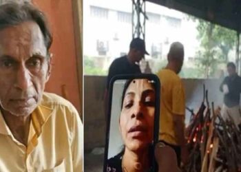 കഴിയാൻ എത്ര സമയമെടുക്കും, ഞങ്ങൾക്ക് കുളിക്കാനും ഭക്ഷണം കഴിക്കാനുമുണ്ട്!’: അച്ഛന്റെ സംസ്കാരചടങ്ങിനിടെ വീഡിയോ കോളിൽ മക്കൾ