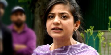 മുതിർന്ന പോലീസ് ഉദ്യോഗസ്ഥനെ മർദ്ദിച്ചു, ഇൽതിജ മുഫ്തിക്കെതിരെ കേസ്: വനിതാ പോലീസ് കയ്യേറ്റം ചെയ്തതെന്ന് പി.ഡി.പി.