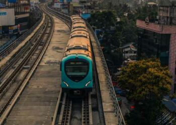 കൊച്ചി മെട്രോയിൽ പാർക്കിങ് നിരക്ക് കുത്തനെ കൂട്ടി; നാല് പ്രധാന സ്റ്റേഷനുകളിൽ പോക്കറ്റ് കീറും; കഷ്ടപ്പെടാൻ പോകുന്നത് ഈ കൂട്ടർ