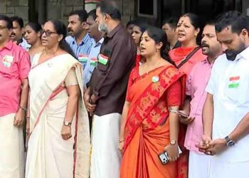 വന്ദേമാതരം ധ്വനിച്ചു!’; സംസ്ഥാന സർക്കാർ ഒഴിവാക്കിയപ്പോഴും തിരുവനന്തപുരം കോർപ്പറേഷനിൽ ദേശീയതയുടെ പടയോട്ടം; കോഴിക്കോട്ട് എൽഡിഎഫ് – ബിജെപി പോര്!