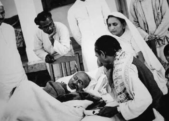 പാകിസ്താന് 55 കോടി നൽകാൻ കാരണമായ ആ തീരുമാനം; മഹാത്മാ ഗാന്ധിയുടെ അവസാന നിരാഹാര സത്യഗ്രഹത്തിന് പിന്നിലെ കഥ ഇങ്ങനെ!