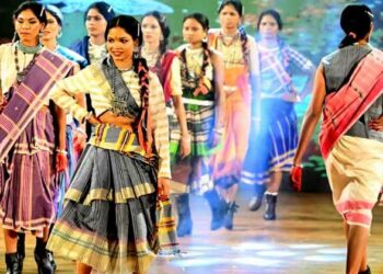 അന്ന് തോക്കുകളേന്തി വനപാതയിലൂടെ’ ഇന്ന് ഫാഷൻ റാമ്പിൽ; ബസ്തറിലെ മുൻ നക്സലുകൾ