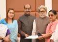 തൃണമൂൽ വിമത എംപിമാർക്ക് നോട്ടീസയച്ച് ലോക്സഭാ സ്പീക്കറും ; നടപടി അഭിഷേക് ബാനർജിയുടെ പരാതിയിലുള്ള സുപ്രീംകോടതി നോട്ടീസിന് പിന്നാലെ 