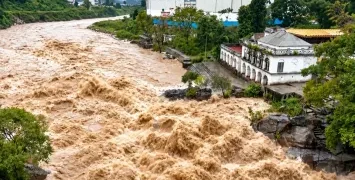 കലിതുള്ളി പെയ്ത് മഴ, കരകവിഞ്ഞ് ബാഗ്മതി നദി ; നേപ്പാളിൽ വീണ്ടും പ്രളയ സാധ്യത, അതിജാഗ്രതാ നിർദ്ദേശം