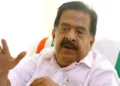 ‘കണ്ണടച്ച് ഇരുട്ടാക്കിയാൽ അങ്ങേക്ക് മാത്രമേ ഇരുട്ടാകൂ’: ലോകായുക്ത യോഗ വിവാദത്തിൽ പിണറായിക്ക് ചെന്നിത്തലയുടെ മറുപടി