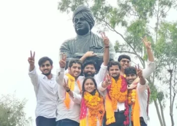 എബിവിപി തേരോട്ടം ; ഡൽഹി യൂണിവേഴ്സിറ്റി തിരഞ്ഞെടുപ്പിൽ വൻവിജയം സ്വന്തമാക്കി എബിവിപി ; ഒരു സീറ്റ് പോലും നേടാൻ കഴിയാതെ എൻഎസ്യുഐ