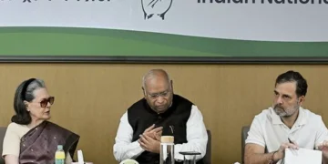 ബാലറ്റ് പേപ്പർ തിരികെ കൊണ്ടുവരാൻ രാജ്യവ്യാപക പ്രക്ഷോഭം ; ഒക്ടോബർ 2 മുതൽ 8 വരെ ‘ജനാധിപത്യ സംരക്ഷണ മാർച്ച്’ പ്രഖ്യാപിച്ച് ഇൻഡി സഖ്യം