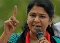 ദേശീയ തലത്തിൽ മൂന്നാം മുന്നണി രൂപീകരണത്തിന് അണിയറയിൽ ചർച്ചകൾ സജീവം; കൊൽക്കത്തയിലെത്തി മമതാ ബാനർജിയെ കണ്ട് ഡി.എം.കെ നേതാവ് കനിമൊഴി