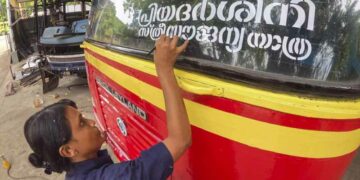 ‘സ്ത്രീകൾ കയറേണ്ട, ആണുങ്ങൾ മാത്രം കയറിയാൽ മതി!’; പ്രിയദർശിനിയോട് കലിപ്പ്; സ്ത്രീ യാത്രക്കാരെ വഴിയിലിട്ട് സ്വകാര്യ ബസ് ജീവനക്കാർ