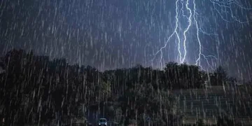 വടക്കൻ കേരളത്തിൽ ശക്തമായ മഴ മുന്നറിയിപ്പ്: കോഴിക്കോട് മലയോര മേഖലകളിൽ രാത്രി യാത്രാവിലക്ക്