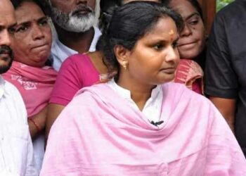 നേതൃത്വത്തെയും കമ്മീഷനെയും ഒരേസമയം പറ്റിച്ചു; ചിറയിൻകീഴ് തർക്കത്തിൽ രമ്യ ഹരിദാസ് കുരുക്കിലേക്ക്; ഡൽഹി യാത്ര വെറും പുകമറ?