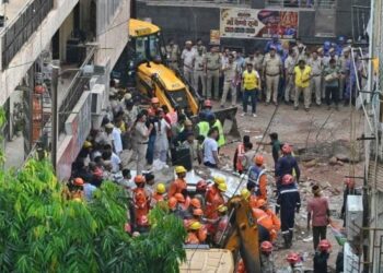സത്യനികേതൻ ദുരന്തം: അഞ്ച് എംസിഡി ഉദ്യോഗസ്ഥർക്കെതിരെ നടപടിയുമായി ഡൽഹി സർക്കാർ