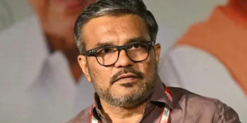 പിണറായിക്കെതിരെ കരിങ്കൊടി, അമിത് ഷായ്ക്കെതിരെ മൗനം; വി ഡി സതീശനെതിരെ എം.ബി. രാജേഷ്
