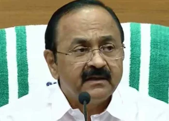 അടിയന്തര സാഹചര്യങ്ങളിലെ വിമാനയാത്രകളിൽ സ്പോൺസർമാരുടെ പേര് വെളിപ്പെടുത്തേണ്ടതില്ല; മുൻ മുഖ്യമന്ത്രിമാരും സമാനമായി യാത്ര ചെയ്തിട്ടുണ്ടെന്ന് മുഖ്യമന്ത്രി