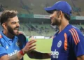 അയാളെ കളി പഠിപ്പിക്കേണ്ടതില്ല, വിട്ടുകൊടുത്താൽ മതി; വിരാടിന്റെ ബാറ്റിങ്ങിനെ വാനോളം പുകഴ്ത്തി ഗിൽ