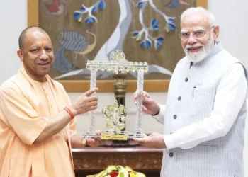 യോഗി ആദിത്യനാഥ് ഡൽഹിയിൽ ; പ്രധാനമന്ത്രിയുമായി നിർണ്ണായക കൂടിക്കാഴ്ച