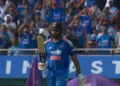 ഇയാളെ ആണോ മിസ്റ്റർ അഗാർക്കർ ടീമിൽ നിങ്ങൾ വേണ്ട എന്ന് പറഞ്ഞത്, ഇന്ത്യയെ രക്ഷപെടുത്താൻ അവസാനം അയാൾ തന്നെ വേണ്ടി വന്നു; കണ്ടതൊരു ഹിറ്റ്മാൻ മാജിക്ക്