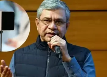 ആപ്പിളിനും സാംസങ്ങിനും ഇനി ഇന്ത്യൻ പഞ്ച്! 2028-ഓടെ ഇന്ത്യയുടെ സ്വന്തം സ്മാർട്ട്ഫോൺ എത്തും; തീയതി പ്രഖ്യാപിച്ച് കേന്ദ്രമന്ത്രി അശ്വിനി വൈഷ്ണവ്