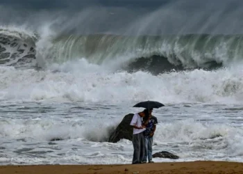 അർണബ് ചുഴലിക്കാറ്റ്: ആന്ധ്രയിലും ഒഡീഷയിലും അതീവ ജാഗ്രത; വേഗം മണിക്കൂറിൽ 222 കിലോമീറ്ററെത്തിയേക്കുമെന്ന് മുന്നറിയിപ്പ്