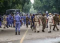 ഡൽഹിയിൽ കടുത്ത പോലീസ് നടപടി: അഭിജീത് ദിപ്കെയെ ജാഫർപൂർ കലാൻ സ്റ്റേഷനിലേക്ക് മാറ്റി, നൂറ്റൻപതോളം പ്രതിഷേധക്കാർ കസ്റ്റഡിയിൽ