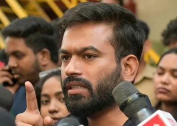ഇനി വിലക്ക് ലംഘിച്ച് പ്രതിഷേധത്തിന് ഇറങ്ങരുത് ; അഭിജീത് ദിപ്കെയ്ക്ക് ഉപാധികളോടെ ജാമ്യം അനുവദിച്ച് ഡൽഹി കോടതി