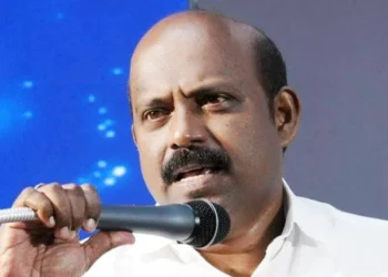 ബാറുകളിൽ മദ്യം നൽകാൻ ആധാർ കാർഡ് നിർബന്ധം; പ്രായപരിധി പരിശോധിക്കുന്നതിൽ വീഴ്ച വരുത്തരുതെന്ന് എക്സൈസ് മന്ത്രിയുടെ കർശന നിർദ്ദേശം