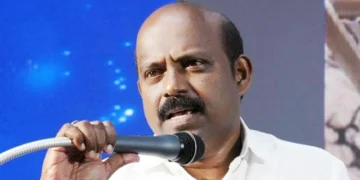 ബാറുകളിൽ മദ്യം നൽകാൻ ആധാർ കാർഡ് നിർബന്ധം; പ്രായപരിധി പരിശോധിക്കുന്നതിൽ വീഴ്ച വരുത്തരുതെന്ന് എക്സൈസ് മന്ത്രിയുടെ കർശന നിർദ്ദേശം