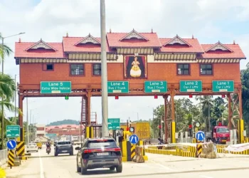 കോഴിക്കോട് പന്തീരാങ്കാവ് ടോൾ പ്ലാസയിൽ വൻ തട്ടിപ്പ്; സ്വകാര്യ ക്യുആർ കോഡ് വഴി ജീവനക്കാർ അടിച്ചുമാറ്റിയത് ലക്ഷങ്ങൾ