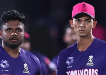 സഞ്ജുവും ജയ്‌സ്വാളും ഒരേ തോണിയിലെ യാത്രക്കാരോ? ഇന്ത്യൻ ടീമിലെ അവസരങ്ങളെച്ചൊല്ലി ചർച്ച ചൂടുപിടിക്കുന്നു