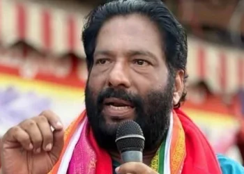 പൊലീസിന് നേരെ വധഭീഷണി; വി. ജോയിക്കും കടകംപള്ളി സുരേന്ദ്രനുമെതിരെ ജാമ്യമില്ലാ കേസ്