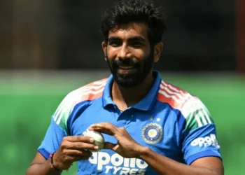 മഗ്രാത്തിനെയും മുരളീധരനെയും മറികടന്ന് ബുംറ; ഈ നൂറ്റാണ്ടിലെ മികച്ച ബൗളർമാരെ തിരഞ്ഞെടുത്ത് ബട്ലറും ബ്രോഡും