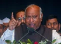 ‘മോദിയുടെ അച്ഛൻ വരെ പോകും’ ; പ്രധാനമന്ത്രിയുടെ പിതാവിനെ അധിക്ഷേപിച്ച് മല്ലികാർജുൻ ഖാർഗെ ; രാജീവ്യാപകമായി വിമർശനം ശക്തം