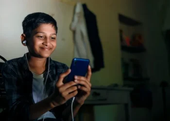 കുട്ടികൾക്കും ഇന്റർനെറ്റ് ഉപയോഗിക്കാനുള്ള മൗലികാവകാശമുണ്ട് ; പ്രായപരിധി ഏർപ്പെടുത്തിയ നടപടി തള്ളി സുപ്രീം കോടതി