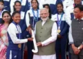 ഏഷ്യൻ ഗെയിംസ് വിജയികളെ ആദരിച്ച് പ്രധാനമന്ത്രി ; സമ്മാനമായി ഒപ്പുവെച്ച ജേഴ്‌സിയും ഹോക്കി സ്റ്റിക്കും കൈമാറി കായികതാരങ്ങൾ