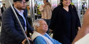 ‘നീ ഒരു ഭീകരനാണ്, ആയിരക്കണക്കിന് ആളുകളെ കൊന്നുതള്ളി!; എന്തിനാണ് ഇങ്ങോട്ട് വന്നത്?’; ന്യൂയോർക്ക് എയർപോർട്ടിൽ യൂനുസിനെ വളഞ്ഞ് പ്രവാസി ബംഗ്ലാദേശികൾ