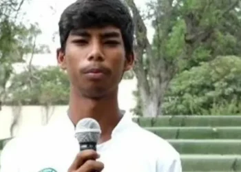 പേര് ഓസ്‌ട്രേലിയൻ ഇതിഹാസത്തിന്റെ, റോൾ മോഡൽ സംഗക്കാര; പാക് സ്കൂൾ ക്രിക്കറ്റിൽ തരംഗമായി ‘ആദം ഗിൽക്രിസ്റ്റ്’