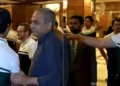 പിസിബി മേധാവിക്ക് മുന്നിൽ കുമ്പിടണം; തൊപ്പി അഴിച്ചുമാറ്റാൻ ആജ്ഞാപിച്ച് ടീം മാനേജർ’; പാക് ക്രിക്കറ്റ് താരങ്ങൾക്ക് നേരിട്ട അപമാനം വൈറൽ!